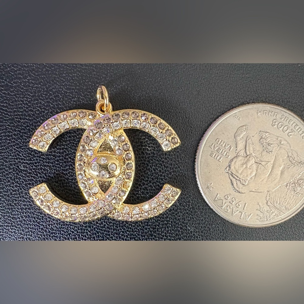 Gorgeous Chanel Gold Finish Crystal Zipper Pull! - Picture 4 of 6